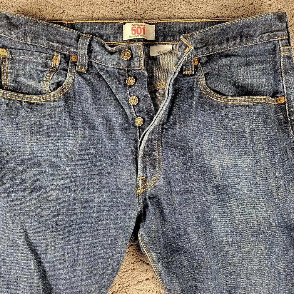 Levis 501 Jeans Mens 34x30 Blue Button Fly Straight Leg Medium Wash Denim